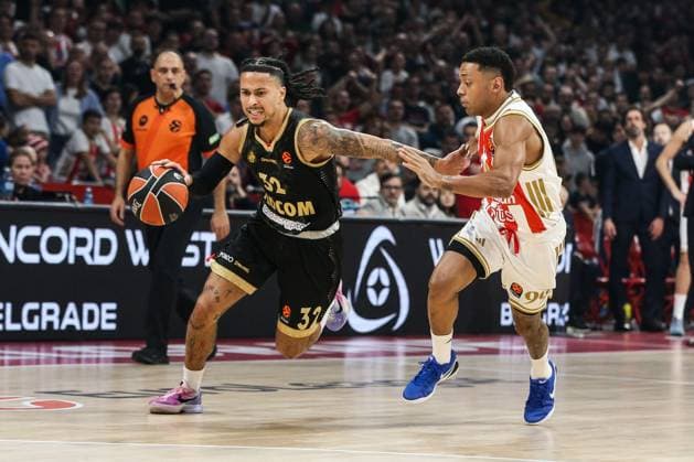 Basketball, EuroLeague, Roter Stern Belgrad - AS Monaco Crvena zvezda v Monaco - Euroleague BELGRADE, SERBIA - NOVEMBER 13: Matthew Strazel (32) of Monaco in action against Yago (99) of Crvena zvezda during the Euroleague Week 11 basketball match between Crvena zvezda and Monaco at the Belgrade Arena in Belgrade, Serbia on November 13, 2025. Filip Stevanovic Anadolu Belgrade Serbia. Editorial use only. Please get in touch for any other usage.  Copyright: x2025xAnadoluxFilipxStevanovicx