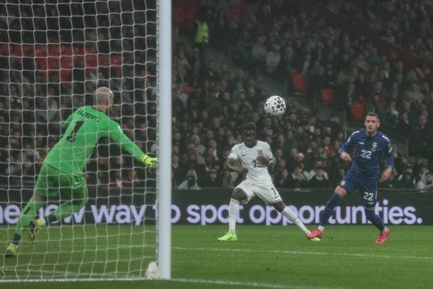 FIFA World Cup, WM, Weltmeisterschaft, Fussball Qualifiers round 9 England v Serbia Bukayo Saka of England scores to make it 1-0 during the FIFA World Cup Qualifiers round 9 match England vs Serbia at Wembley Stadium, London, United Kingdom, 13th November 2025 (Photo by Alfie Cosgrove News Images) London Wembley Stadium Greater London United Kingdom Copyright: xAlfiexCosgrove NewsxImagesx