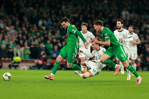 2026 FIFA World Cup, WM, Weltmeisterschaft, Fussball Qualifier Group F, Aviva Stadium, Dublin 13 11 2025 Republic of Ireland vs Portugal Ireland s Troy Parrott in action with Joao FÃ Troy Parrott in action with Joao FÃ lix 13 11 2025  Copyright: x INPHO MorganxTreacyx 0U6A0692