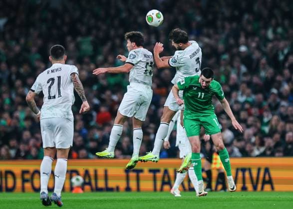 2026 FIFA World Cup, WM, Weltmeisterschaft, Fussball Qualifier Group F, Aviva Stadium, Dublin 13 11 2025 Republic of Ireland vs Portugal Portugal s Joao Neves and Ruben Dias compete in the air with Finn Azaz of Ireland Joao Neves and Ruben Dias compete in the air with Finn Azaz 13 11 2025  Copyright: x INPHO RyanxByrnex RB2_4705