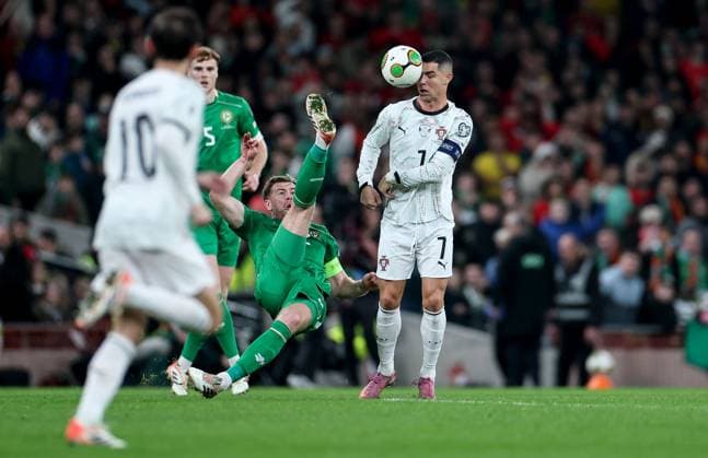 2026 FIFA World Cup, WM, Weltmeisterschaft, Fussball Qualifier Group F, Aviva Stadium, Dublin 13 11 2025 Republic of Ireland vs Portugal Ireland s Nathan Collins in action with Portugal s Cristiano Ronaldo Nathan Collins in action with Cristiano Ronaldo 13 11 2025  Copyright: x INPHO NickxElliottx IMG_9332