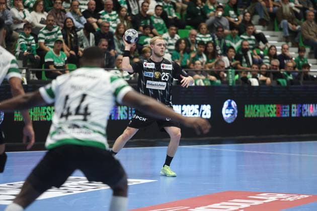 Handball, CL, Sporting Lissabon - Füchse Berlin Matthes Langhoff ( Fuchse Berlin ) in action during the match between Sporting CP and Fuchse Berlin, valid for Machineseeker EHF Champions League 2025 2026 at Pavilhao Joao Rocha on 13 November 2025. Lisbon Pavilhao Joao Rocha Lisbon Portugal Copyright: xIMAGOx xPRIMExSPORTSxIMAGESx xFILIPExOLIVEIRAx