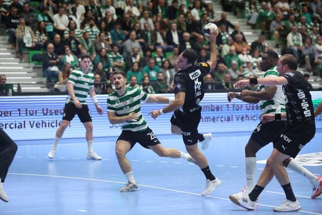 Handball, CL, Sporting Lissabon - Füchse Berlin Aitor Arino ( Fuchse Berlin ) in action during the match between Sporting CP and Fuchse Berlin, valid for Machineseeker EHF Champions League 2025 2026 at Pavilhao Joao Rocha on 13 November 2025. Lisbon Pavilhao Joao Rocha Lisbon Portugal Copyright: xIMAGOx xPRIMExSPORTSxIMAGESx xFILIPExOLIVEIRAx