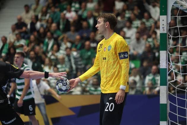 Handball, CL, Sporting Lissabon - Füchse Berlin Andre Kristensen ( Sporting CP ) in action during the match between Sporting CP and Fuchse Berlin, valid for Machineseeker EHF Champions League 2025 2026 at Pavilhao Joao Rocha on 13 November 2025. Lisbon Pavilhao Joao Rocha Lisbon Portugal Copyright: xIMAGOx xPRIMExSPORTSxIMAGESx xFILIPExOLIVEIRAx