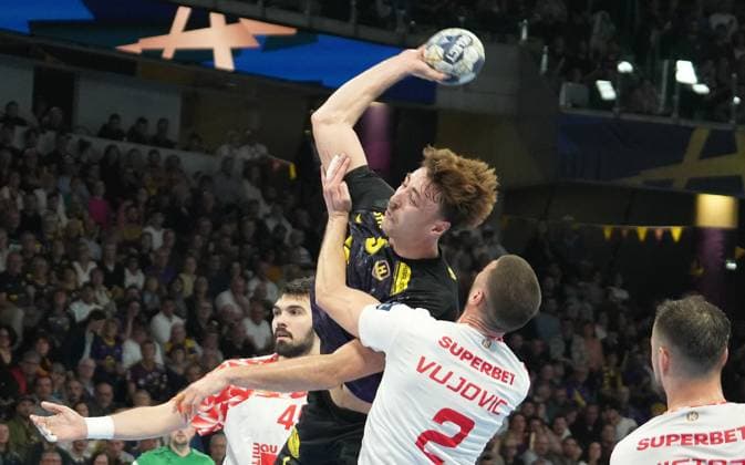 Handball, CL, HBC Nantes - Dinamo Bukarest HANDBALL - CHAMPIONS LEAGUE - NANTES v BUCURESTI 3 Thibaud BRIET of HBC Nantes during the EHF Champions League, Group Phase, handball match between HBC Nantes and Dinamo Bucuresti on 13 November 2025 at H Arena in Nantes, France - Photo Laurent Lairys NantesFrance  Copyright: xLaurentxLairysx