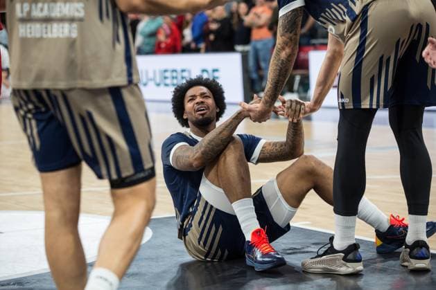 Bamberg, Germany 13 November 2025 BBL Cup 2025 2026 1 4 Final BMA365 Bamberg Baskets vs MLP Academics Heidelberg In the picture Marcus Weathers Heidelberg gestures disappointed on the floor Brose Arena Bayern Copyright: xFotostandx xK.xSchmittx