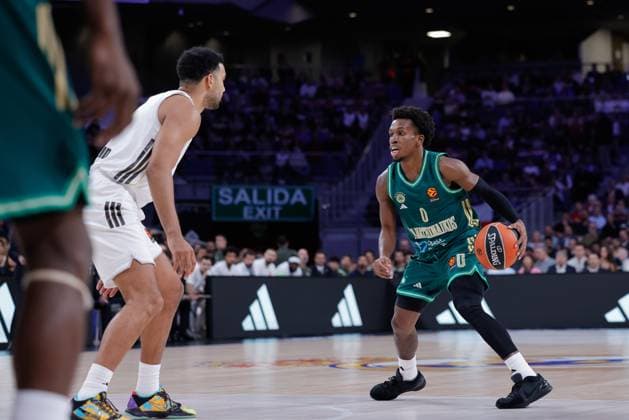 Basketball, EuroLeague, Real Madrid - Panathinaikos Athen November 13, 2025, Madrid, Madrid, Spain: Tj Shorts of Panathinaikos in action during the Turkish Airlines Euroleague 2025 26, Regular Season Round 11 match played between Real Madrid and Panathinaikos AKTOR Athens at Movistar Arena on November 13, 2025 in Madrid, Spain. Madrid Spain - ZUMAa181 20251113_zaa_a181_265 Copyright: xDennisxAgyemanx