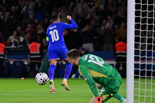 FOOTBALL : France vs Ukraine - Qualifications Europeennes - 13 11 2025 Kylian Mbappe ( 10 - France ) celebrates after scoring during the UEFA European Qualifiers match between France and Ukraine at Parc des Princes on November 13, 2025 in Paris, France. ( Photo by Federico Pestellini PsnewZ ) - ParisFrance  Copyright: xFedericoxPestellinix