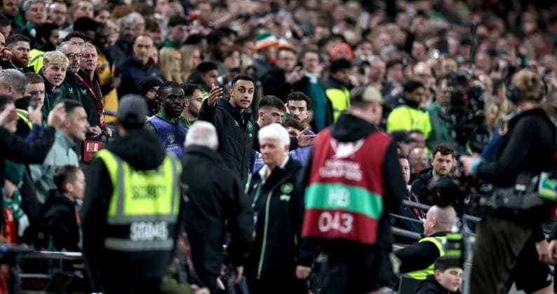 2026 FIFA World Cup, WM, Weltmeisterschaft, Fussball Qualifier Group F, Aviva Stadium, Dublin 13 11 2025 Republic of Ireland vs Portugal Ireland s Adam Idah reacts to Referee Glenn Nyberg reviewing the VAR Adam Idah reacts to Glenn Nyberg reviewing the VAR 13 11 2025  Copyright: x INPHO NickxElliottx IMG_9884