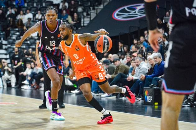Basketball, EuroLeague, Paris Basketball - Valencia BC BASKET : Paris Basketball vs Valence Basket Club - Euroligue - JournÃ e 11 - 13 11 25 Jean Montero (Valence BC) Allan Dokossi (Paris Basketball) ParisFrance  Copyright: xBaptistexAutissierx
