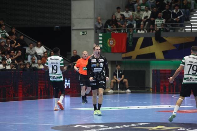 Handball, CL, Sporting Lissabon - Füchse Berlin Mathias Gidsel ( Fuchse Berlin ) in action during the match between Sporting CP and Fuchse Berlin, valid for Machineseeker EHF Champions League 2025 2026 at Pavilhao Joao Rocha on 13 November 2025. Lisbon Pavilhao Joao Rocha Lisbon Portugal Copyright: xIMAGOx xPRIMExSPORTSxIMAGESx xFILIPExOLIVEIRAx