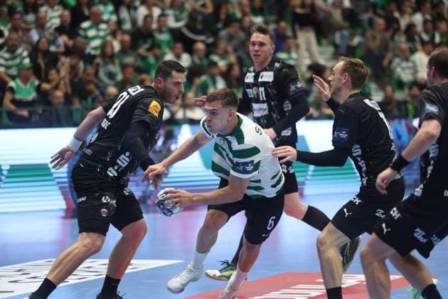 Handball, CL, Sporting Lissabon - Füchse Berlin Francisco Costa ( Sporting CP ) in action during the match between Sporting CP and Fuchse Berlin, valid for Machineseeker EHF Champions League 2025 2026 at Pavilhao Joao Rocha on 13 November 2025. Lisbon Pavilhao Joao Rocha Lisbon Portugal Copyright: xIMAGOx xPRIMExSPORTSxIMAGESx xFILIPExOLIVEIRAx