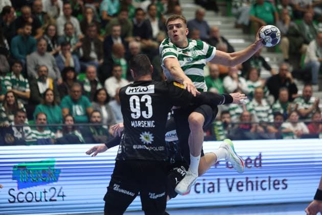 Handball, CL, Sporting Lissabon - Füchse Berlin Francisco Costa ( Sporting CP ) in action during the match between Sporting CP and Fuchse Berlin, valid for Machineseeker EHF Champions League 2025 2026 at Pavilhao Joao Rocha on 13 November 2025. Lisbon Pavilhao Joao Rocha Lisbon Portugal Copyright: xIMAGOx xPRIMExSPORTSxIMAGESx xFILIPExOLIVEIRAx