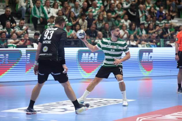 Handball, CL, Sporting Lissabon - Füchse Berlin Martim Costa ( Sporting CP ) in action during the match between Sporting CP and Fuchse Berlin, valid for Machineseeker EHF Champions League 2025 2026 at Pavilhao Joao Rocha on 13 November 2025. Lisbon Pavilhao Joao Rocha Lisbon Portugal Copyright: xIMAGOx xPRIMExSPORTSxIMAGESx xFILIPExOLIVEIRAx