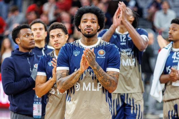 Marcus Weathers MLP Academics Heidelberg, 00 , disappointed, disappointment, negative emotions, negative emotion, end of game, BMA365 Bamberg Baskets vs MLP Academics Heidelberg, Basketball, BBL Cup, Quarterfinals, 13 11 2025 BMA365 Bamberg Baskets vs MLP Academics Heidelberg, Basketball, BBL Cup, Quarterfinals, 13 11 2025 Bamberg Copyright: xEibner-Pressefoto G.xSantemizx EP_EER