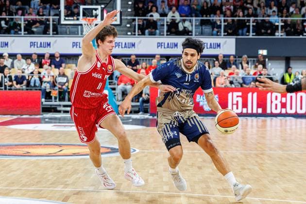 Richard Balint BMA365 Bamberg Baskets, 11 , Erol Ersek MLP Academics Heidelberg, 11 , BMA365 Bamberg Baskets vs MLP Academics Heidelberg, Basketball, BBL Cup, Quarterfinals, 13 11 2025 BMA365 Bamberg Baskets vs MLP Academics Heidelberg, Basketball, BBL Cup, Quarterfinals, 13 11 2025 Bamberg Copyright: xEibner-Pressefoto G.xSantemizx EP_EER