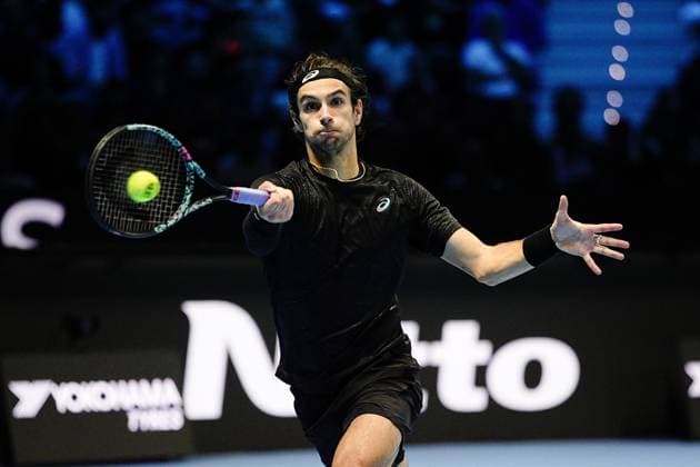 Italy s Lorenzo Musetti returns the ball to Spain s Carlos Alcaraz during the singles tennis match of the ATP, Tennis Herren World Tour Finals at the Inalpi Arena in Turin, Italy - Thursday, Nov. 13, 2025. -  Copyright: xMarcoxAlpozzi LaPressex