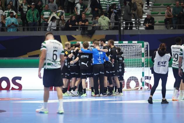 Fuchse Berlin team after the match between Sporting CP and Fuchse Berlin, valid for Machineseeker EHF Champions League 2025 2026 at Pavilhao Joao Rocha on 13 November 2025. Lisbon Pavilhao Joao Rocha Lisbon Portugal Copyright: xIMAGOx xPRIMExSPORTSxIMAGESx xFILIPExOLIVEIRAx