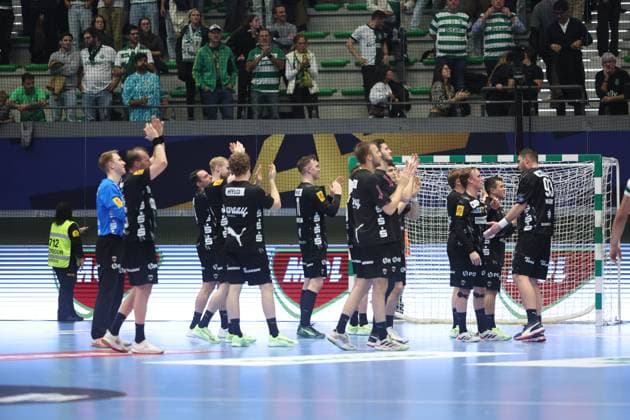 Fuchse Berlin team after the match between Sporting CP and Fuchse Berlin, valid for Machineseeker EHF Champions League 2025 2026 at Pavilhao Joao Rocha on 13 November 2025. Lisbon Pavilhao Joao Rocha Lisbon Portugal Copyright: xIMAGOx xPRIMExSPORTSxIMAGESx xFILIPExOLIVEIRAx