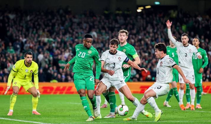 2026 FIFA World Cup, WM, Weltmeisterschaft, Fussball Qualifier Group F, Aviva Stadium, Dublin 13 11 2025 Republic of Ireland vs Portugal Ireland s Chiedozie Ogbene and Portugal s Ruben Dias and Joao Neves Chiedozie Ogbene, Ruben Dias and Joao Neves 13 11 2025  Copyright: x INPHO RyanxByrnex RB1_6049