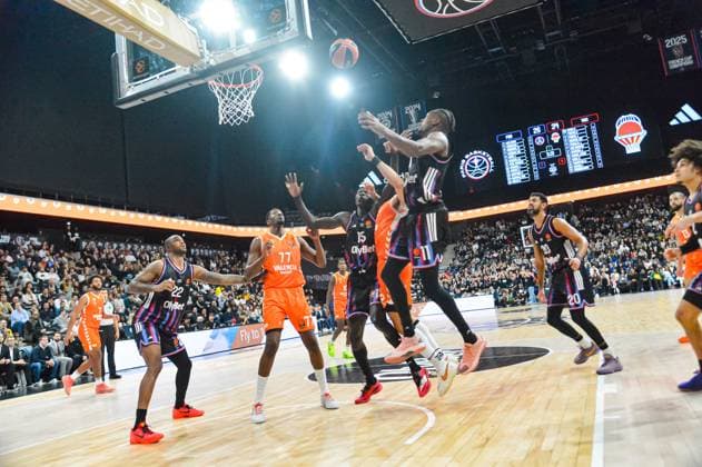 BASKET : Paris Basketball vs Valence Basket Club - Euroligue - JournÃ e 11 - 13 11 25 Joel Ayayi (Paris Basketball) Mouhamed Faye (Paris Basketball) Yankuba Sima (Valence BC) ParisFrance  Copyright: xBaptistexAutissierx