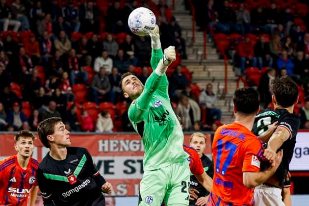 goalkeeper Justin Heekeren of Schalke 04 punches the ball FC Twente v FC Schalke 04, 60th Anniversary Game, FC Twente v Schalke 04, De Grolsch Veste Stadium, November 13, 2025, Enschede, Netherlands.