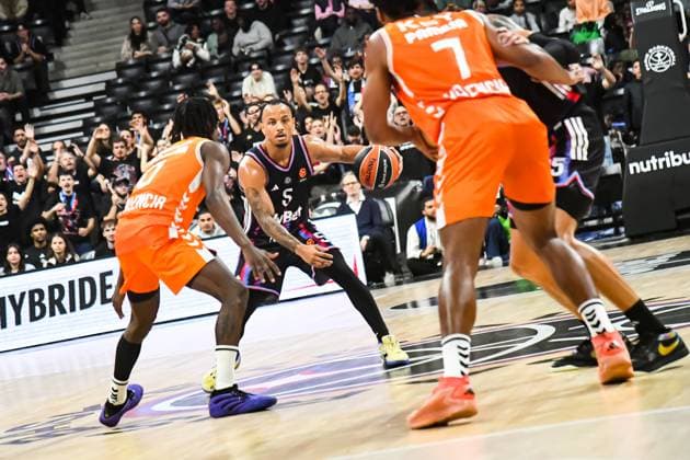 BASKET : Paris Basketball vs Valence Basket Club - Euroligue - JournÃ e 11 - 13 11 25 Justin Robinson (Paris Basketball) ParisFrance  Copyright: xBaptistexAutissierx
