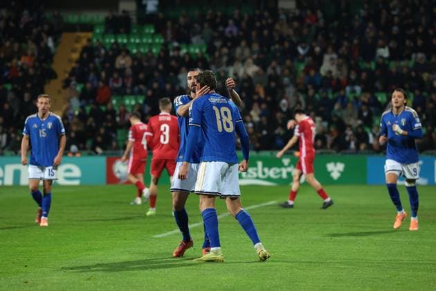 Chisinau, Moldova, 13th November 2025. Pio Esposito of Italy celebrates with team mates after scoring to give the side a 2-0 lead during the Moldova vs Italy FIFA World Cup, WM, Weltmeisterschaft, Fussball European Qualifying match at Stadionul Zimbru, Chisinau. Picture credit should read: Jonathan Moscrop Sportimage EDITORIAL USE ONLY. No use with unauthorised audio, video, data, fixture lists, club league logos or live services. Online in-match use limited to 120 images, no video emulation. No use in betting, games or single club league player publications. SPI_024_JM_MOLDOVA_ITALY_EQ SPI-4293-0026