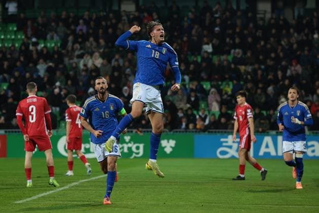 Chisinau, Moldova, 13th November 2025. Pio Esposito of Italy celebrates with team mates after scoring to give the side a 2-0 lead during the Moldova vs Italy FIFA World Cup, WM, Weltmeisterschaft, Fussball European Qualifying match at Stadionul Zimbru, Chisinau. Picture credit should read: Jonathan Moscrop Sportimage EDITORIAL USE ONLY. No use with unauthorised audio, video, data, fixture lists, club league logos or live services. Online in-match use limited to 120 images, no video emulation. No use in betting, games or single club league player publications. SPI_074_JM_MOLDOVA_ITALY_EQ SPI-4293-0074