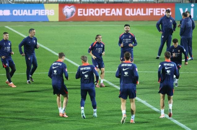 Croatia press and training session: FIFA World Cup, WM, Weltmeisterschaft, Fussball 2026 Qualifiers Luka Modric and Martin Erlic of Croatia during the training session at HNK Rijeka Stadium in Rijeka, Croatia, on November 13, 2025. ahead of the European Qualifiers for the 2026 FIFA World Cup Matchday 9 match between Croatia and Faroe Islands.  NelxPavletic PIXSELL