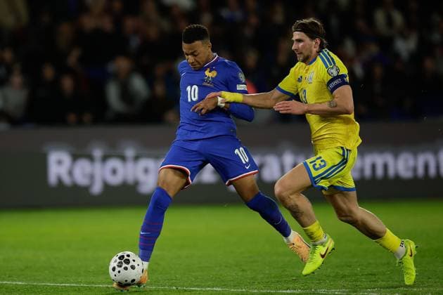 PARIS, FRANCE 13 NOVEMBER 2025 Kylian Mbappe France , Illia Zabarnyi Ukraine during the football match between European Qualifiers for the 2026 FIFA World Cup, WM, Weltmeisterschaft, Fussball, France and Ukraine at Parc des Princes Copyright: AntonioxBorga