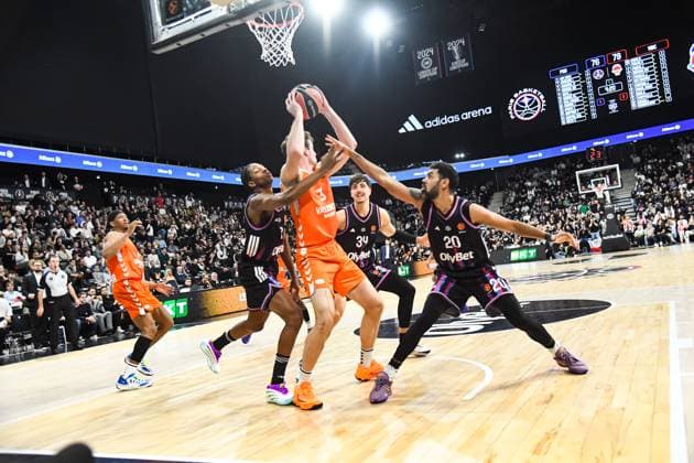 BASKET : Paris Basketball vs Valence Basket Club - Euroligue - JournÃ e 11 - 13 11 25 Darius Thompson (Valence BC) Jeremy Morgan (Paris Basketball) ParisFrance  Copyright: xBaptistexAutissierx