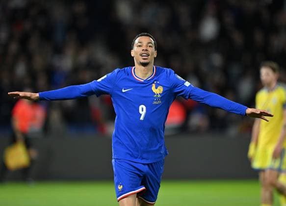France v Ukraine - FIFA World Cup, WM, Weltmeisterschaft, Fussball 2026 Qualifying match PARIS, FRANCE - NOVEMBER 13: Hugo Ekitike of France celebrates after scoring a goal during the FIFA World Cup 2026 Group D European qualification football match between France and Ukraine at Parc des Princes in Paris, France on November 13, 2025. Mustafa Yalcin Anadolu Paris France. Editorial use only. Please get in touch for any other usage.  Copyright: x2025xAnadoluxMustafaxYalcinx