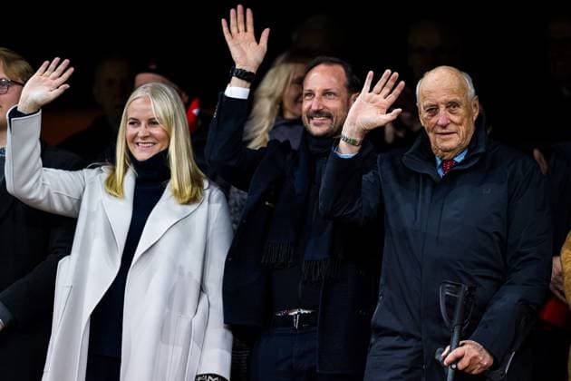 251113 Crown Princess Mette Marit, Crown prince Haakon and King Harald V of Norway ahead of the FIFA World Cup Qualifier football match between Norway and Estonia on November 13, 2025 in Oslo Photo Marius Simensen BILDBYRAN COP 238 VG0831 bbeng estland estonia european qualifiers 2026 fifa world cup qualifiers football fotball norge norway soccer uefa world cup qualifiers vm kval vm kvalik vm kvalifisering  Copyright: MARIUSxSIMENSEN BB251113ZS007