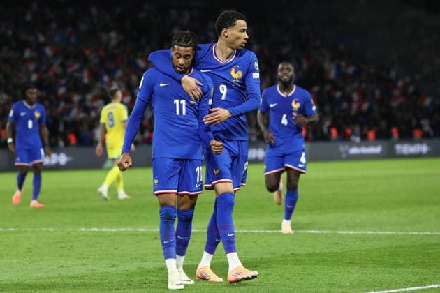November 13, 2025, Paris, Ile-De-France, France: MICHAEL OLISE of France celebrates with HUGO EKITIKE and his other teammates after scoring his side s secomd goal in the FIFA World Cup, WM, Weltmeisterschaft, Fussball 2026 European Qualifiers group D stage game between FRANCE and UKRAINE at the Parc des Princes in Paris, France. France won 4:0. Paris France - ZUMAc179 20251113_zep_c179_046 Copyright: xMickaelxChavetx