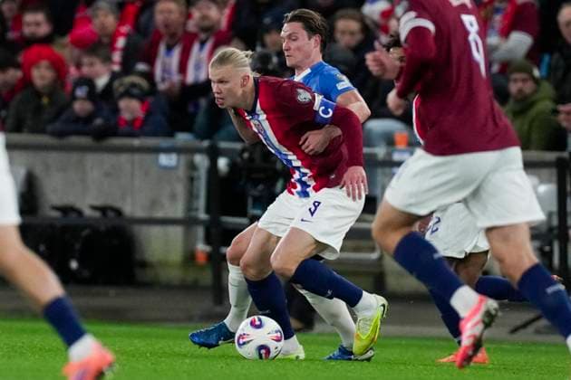 Football, World Cup qualification Norway Estonia, Norway won 4 1 Oslo 20251113 Erling Braut Haaland with the ball during the World Cup qualifying match in men s football between Norway and Estonia at Ullevaal Stadium Photo Erik Flaaris Johansen NTB Oslo Norway EDITORIAL USE ONLY RESTRICTED USE FOR BETTING COMPANIES  Copyright: xErikxFlaarisxJohansenx xNTBx