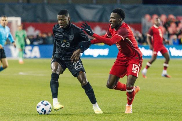 Toronto, Canada, November 13th 2025 MoisÃ s Caicedo (23 Ecuador) and Tani Oluwaseyi (12 Canada) in action during the Men s International Friendly, Länderspiel, Nationalmannschaft game between Canada and Ecuador at BMO Field in Toronto, Canada (EDITORIAL USAGE ONLY). (Curtis Wong SPP) Copyright: xCurtisxWongx xSPPx spp-en-CuWoSp-20251103_SPP_CurtisWONG_Canada v Ecuador_003