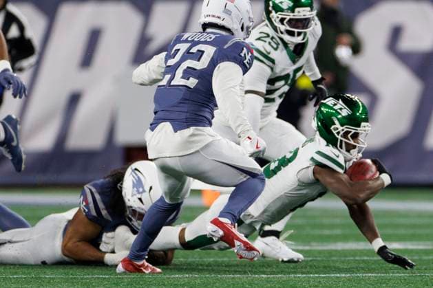New York Jets wide receiver Isaiah Williams , right, is tackled by New England Patriots linebacker K Lavon Chaisson, left, during the first half at Gillette Stadium in Foxborough, Massachusetts on 13, November 13, 2025.  BOP20251113003 CJxGUNTHER