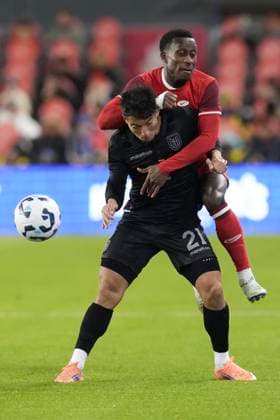November 13, 2025, Toronto, On, CAN: Canada s Richie Laryea, top, battles for the ball with Ecuador s Alan Franco Palma during first half International Friendly, Länderspiel, Nationalmannschaft soccer action, in Toronto, on Thursday, November 13, 2025. Richie Laryea; Alan Franco Palma - ZUMAc35_ 20251113_zaf_c35_144 Copyright: xChrisxYoungx