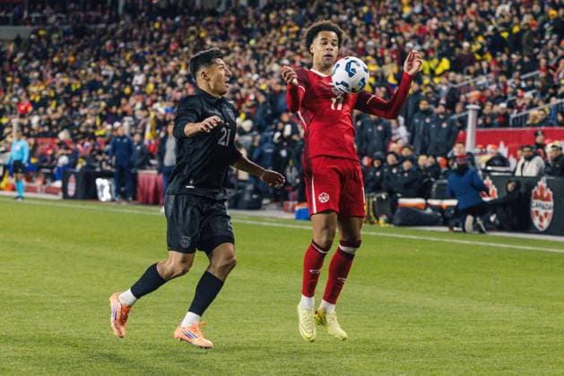 Toronto, Canada, November 13th 2025 Tajon Buchanan (17 Canada) and Alan Franco (21 Ecuador) in action during the Men s International Friendly, Länderspiel, Nationalmannschaft game between Canada and Ecuador at BMO Field in Toronto, Canada (EDITORIAL USAGE ONLY). (Curtis Wong SPP) Copyright: xCurtisxWongx xSPPx Sportspressphoto_SPR61586