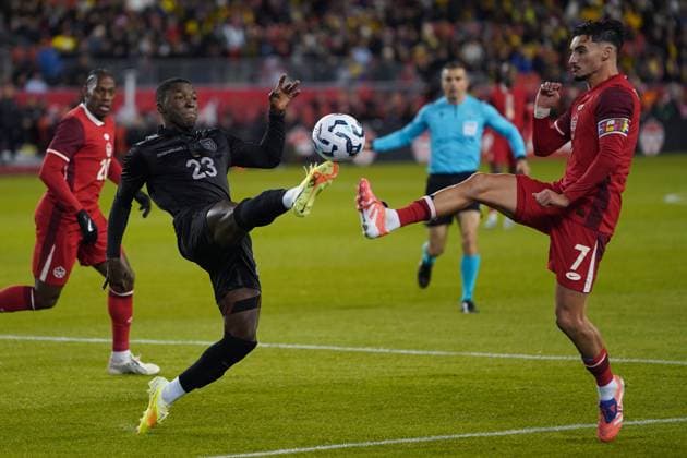 Canada v Ecuador - International Friendly, Länderspiel, Nationalmannschaft Match Moises Caicedo 23 of Ecuador and Stephen Eustaquio 7 of Canada battle for the ball during the International Friendly match between Canada and Ecuador at BMO Filed. on November 13, 2025 in Toronto, Ontario. (Photo by Leonardo Ramirez Eyepix Group) Copyright: xLeonardoxRamirez xEyepixxGroupx LR-11113025-00994