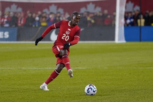 Canada v Ecuador - International Friendly, Länderspiel, Nationalmannschaft Match Jonathan David 20 of Canada passes the ball forward during the International Friendly match between Canada and Ecuador at BMO Filed. on November 13, 2025 in Toronto, Ontario. (Photo by Leonardo Ramirez Eyepix Group) Copyright: xLeonardoxRamirez xEyepixxGroupx LR-11113025-01051