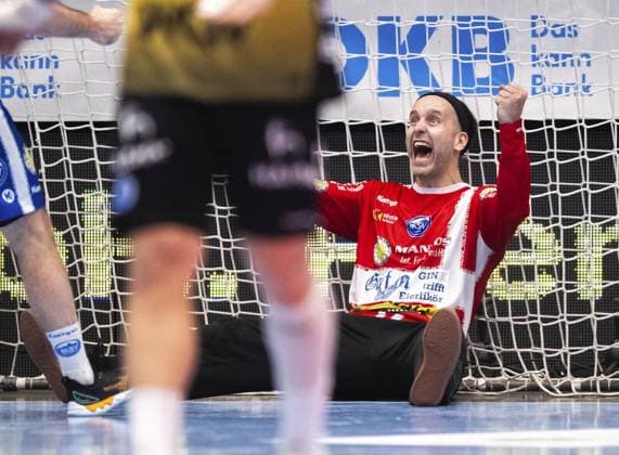 DAIKIN HBL HANDBALL MEN 1 BL 12 GAME DAY THSV EISENACH TVB STUTTGART FOR EDITORIAL PURPOSES ONLY p 13 11 2025 Eisenach DAIKIN HBL Handball 1 Bundesliga Men Season 2025 2026 12 Matchday Werner Assmann Halle ThSV Eisenach TVB Stuttgart in the photo Goalkeeper Silvio Heinevetter 12 ThSV Eisenach cheers after the victory Germany Thuringia Eisenach Copyright SaschaxFromm Copyright: SaschaxFromm doc8395vbuosw71bslcbmq7 ,EDITORIAL USE ONLY Copyright: SaschaxFromm