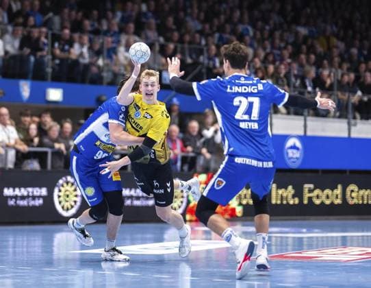 DAIKIN HBL HANDBALL MEN 1 BL 12 GAME DAY THSV EISENACH TVB STUTTGART FOR EDITORIAL PURPOSES ONLY p 13 11 2025 Eisenach DAIKIN HBL Handball 1 Bundesliga Men Season 2025 2026 12 Matchday Werner Assmann Halle ThSV Eisenach TVB Stuttgart in the photo Tillman Leu 99 ThSV Eisenach in a duel with Torben Matzken 22 TVB Stuttgart Germany Thuringia Eisenach Copyright SaschaxFromm Copyright: SaschaxFromm doc8395zvrrhrs5xqpwnkk ,EDITORIAL USE ONLY Copyright: SaschaxFromm