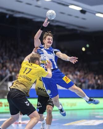 DAIKIN HBL HANDBALL MEN 1 BL 12 GAME DAY THSV EISENACH TVB STUTTGART FOR EDITORIAL PURPOSES ONLY p 13 11 2025 Eisenach DAIKIN HBL Handball 1 Bundesliga Men Season 2025 2026 12 Matchday Werner Assmann Halle ThSV Eisenach TVB Stuttgart in photo Felix Aellen 22 ThSV Eisenach in duel with Samuel Röthlisberger 17 TVB Stuttgart Germany Thuringia Eisenach Copyright SaschaxFromm Copyright: SaschaxFromm doc839601pv7fm4fscv83l ,EDITORIAL USE ONLY Copyright: SaschaxFromm