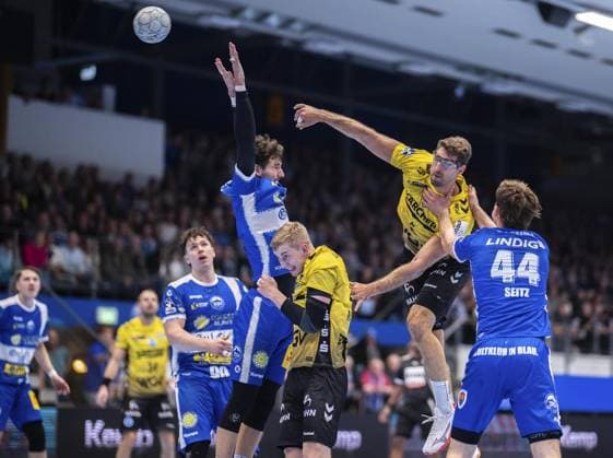 DAIKIN HBL HANDBALL MEN 1 BL 12 GAME DAY THSV EISENACH TVB STUTTGART FOR EDITORIAL PURPOSES ONLY p 13 11 2025 Eisenach DAIKIN HBL Handball 1 Bundesliga Herren Saison 2025 2026 12 Matchday Werner Assmann Halle ThSV Eisenach TVB Stuttgart in photo Antonio Serradilla 5 TVB Stuttgart in duel with Philipp Meyer 27 ThSV Eisenach Germany Thuringia Eisenach Copyright SaschaxFromm Copyright: SaschaxFromm doc83961ycdq5sy49k4bej ,EDITORIAL USE ONLY Copyright: SaschaxFromm