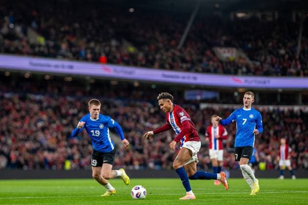 251113 Michael Schjonning Larsen of Estonia and Antonio Nusa of Norway during the FIFA World Cup Qualifier football match between Norway and Estonia on November 13, 2025 in Oslo Photo Vegard Grott BILDBYRAN kod VG VG0831 bbeng fotball football soccer fotboll fifa world cup qualifiers european qualifiers 2026 uefa world cup qualifiers vm kvalifisering vm kvalik vm kval norge norway estland estonia  Copyright: VEGARDxGRoTT BB251113VG097