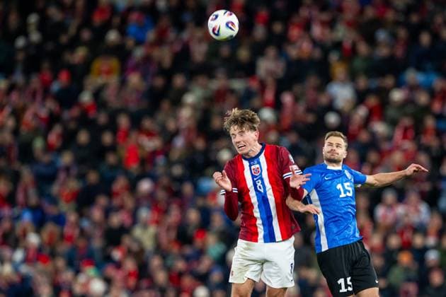 251113 Sander Berge of Norway and Rauno Sappinen of Estonia during the FIFA World Cup Qualifier football match between Norway and Estonia on November 13, 2025 in Oslo Photo Vegard Grott BILDBYRAN kod VG VG0831 bbeng fotball football soccer fotboll fifa world cup qualifiers european qualifiers 2026 uefa world cup qualifiers vm kvalifisering vm kvalik vm kval norge norway estland estonia  Copyright: VEGARDxGRoTT BB251113VG108