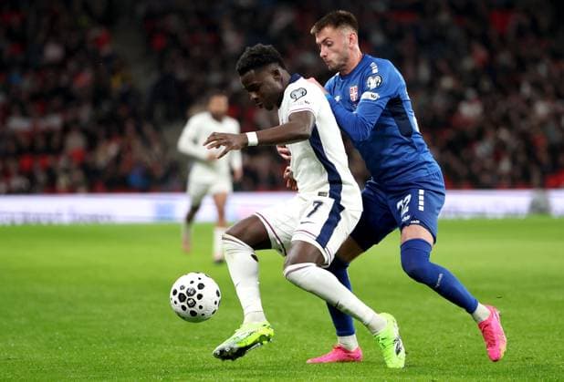(251114) -- LONDON, Nov. 14, 2025 -- England s Bukayo Saka (L) vies for the ball during the World Cup 2026 European Qualifiers group K football match between England and Serbia in London, Britain, Nov. 13, 2025. ) (SP)BRITAIN-LONDON-FOOTBALL FIFA World Cup, WM, Weltmeisterschaft, Fussball EUROPEAN QUALIFIERS-ENGLAND VS SERBIA LixYing 