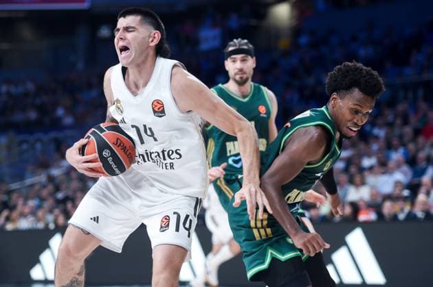 (251114) -- MADRID, Nov. 14, 2025 -- Gabriel Deck (L) of Real Madrid vies with Tj Shorts (R) of Panathinaikos Aktor Athens during the regular season 11th round of the Euroleague basketball match between Real Madrid of Spain and Panathinaikos Aktor Athens of Greece at Movistar Arena in Madrid, Spain, on Nov. 13, 2025. (Photo by Gustavo Valiente Xinhua) (SP)SPAIN-MADRID-BASKETBALL-EUROLEAGUE-REAL MADRID VS PANATHINAIKOS AKTOR ATHENS ChengxMin 